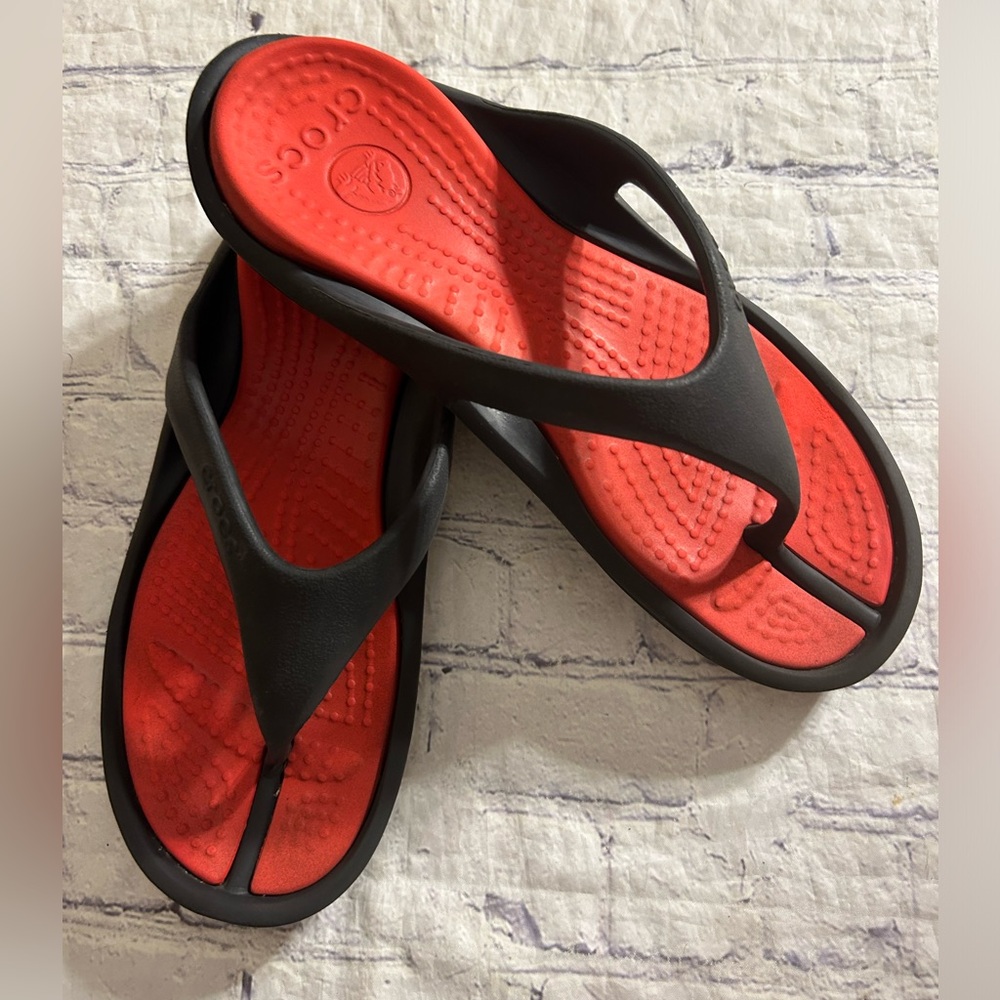CROCS SWIFTWATER WAVE DARK GREY & RED ORANGE ICONIC TOE POST DESIGN MEN’S 11 - Picture 8 of 9
